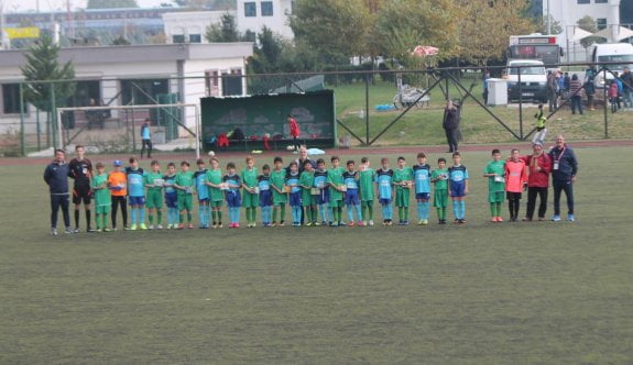 Sahaya kitaplarla çıktılar