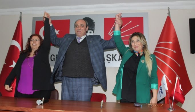 Atatürk yolundayım, adayım