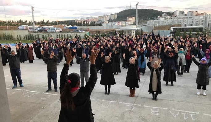 Birlikte yürüdüler
