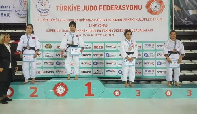 Şampiyon Tuğçe Beder