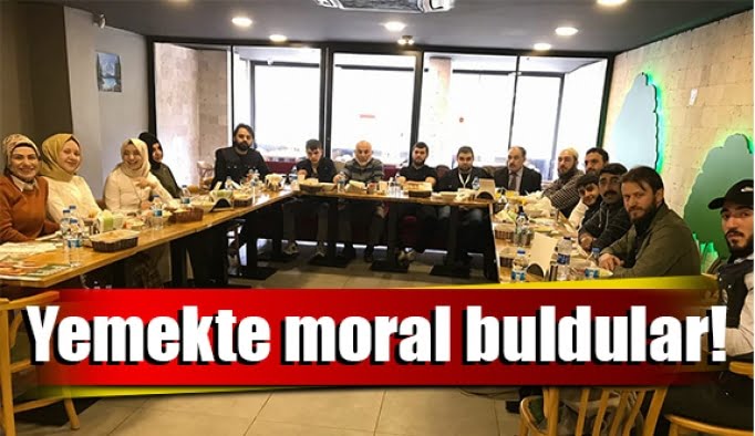 Yemekte moral buldular!