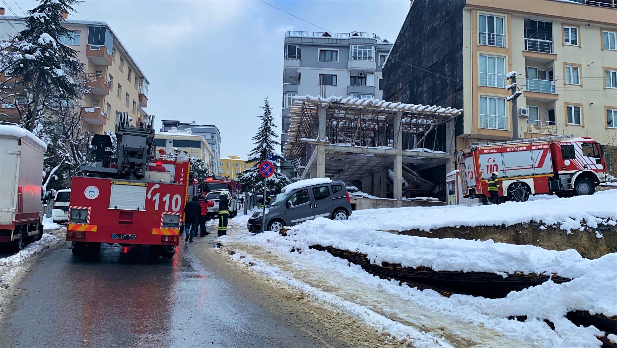 Kopan Elektrik Teli 4 Dairede Yangın Çıkardı