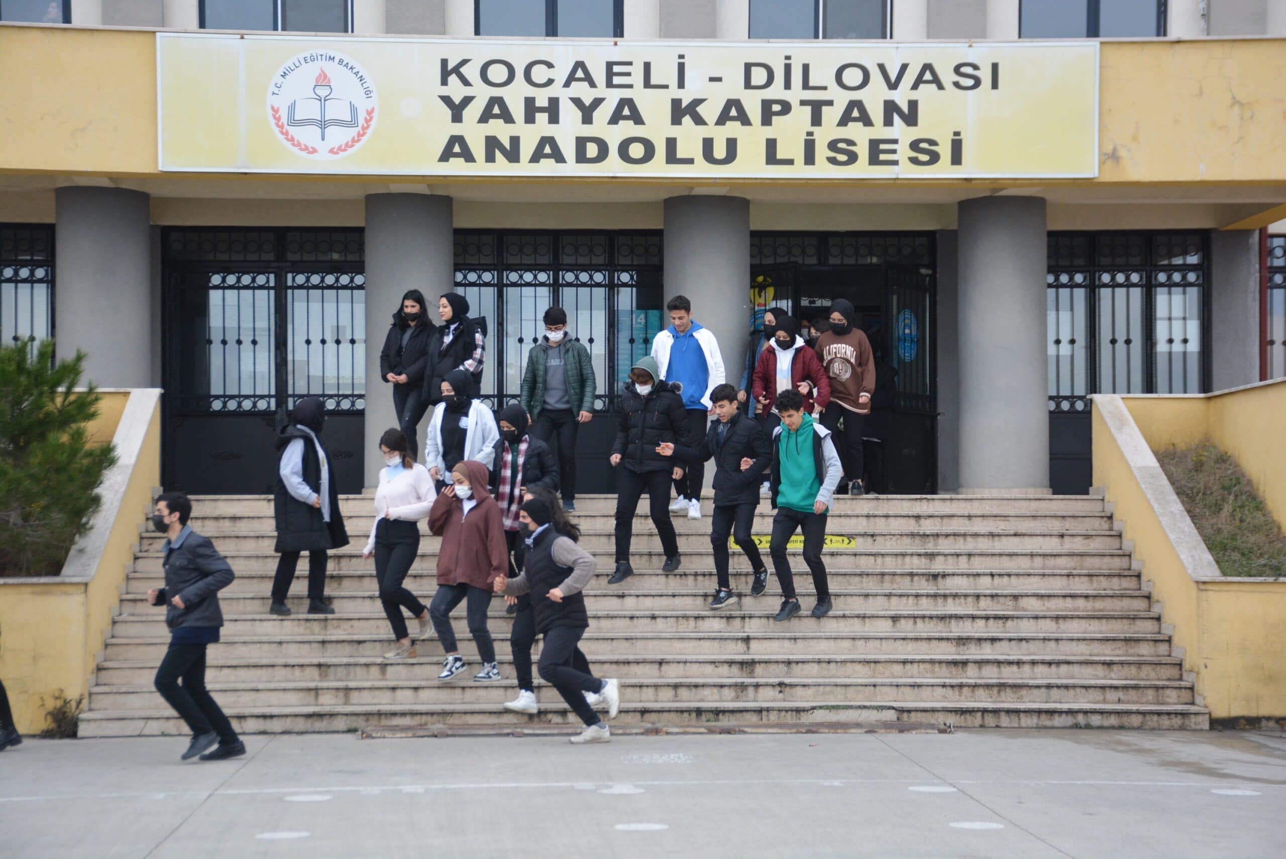 Öğrenciler Deprem Gerçeğini Tatbikatla Öğrendi