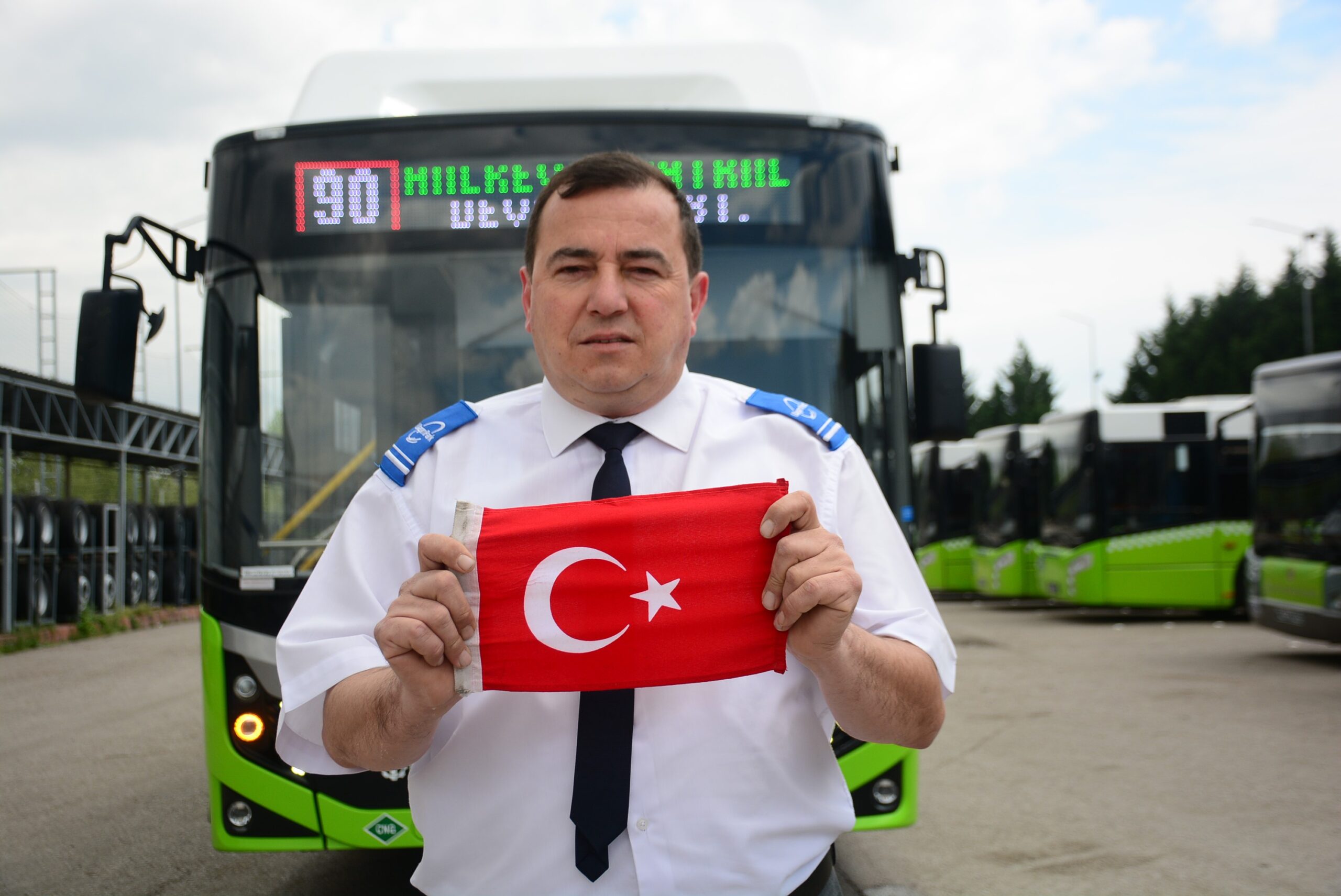 Türk Bayrağını Yerde Bırakmayan Şoför o Anları Anlattı
