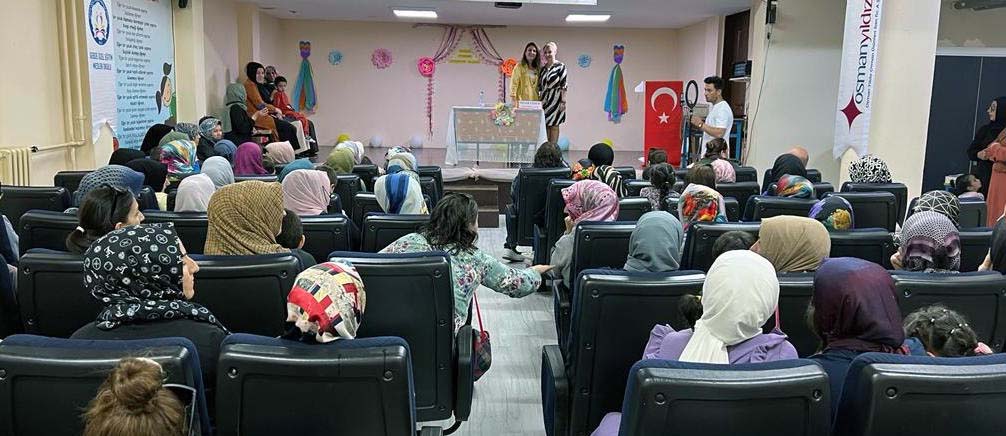 Yazar Cesur, Bilgi İlkokulu’nda Velilerle Buluştu