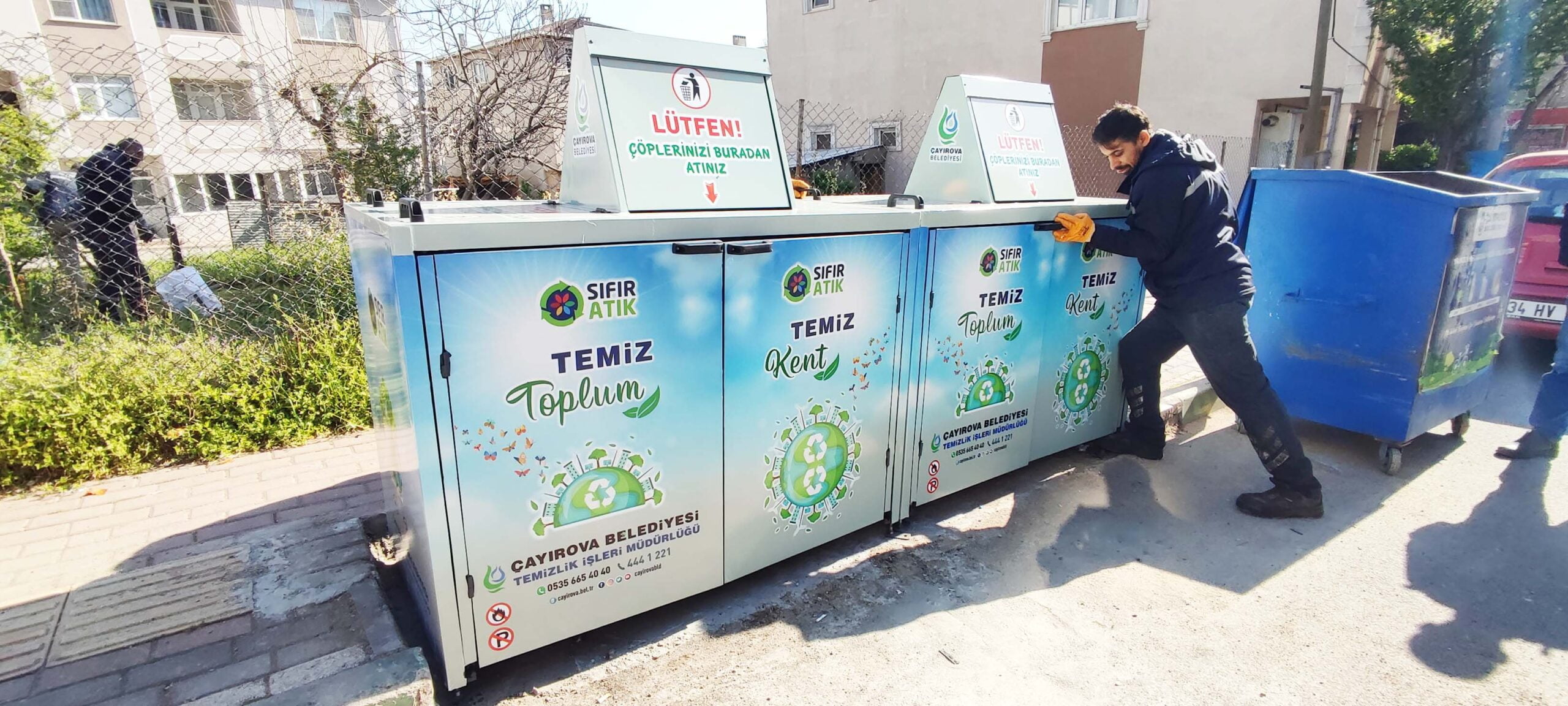 Caddelere Koruganlı Çöp Konteynerleri