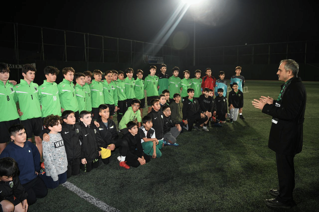 Çiftçi, altyapı antrenmanını izledi