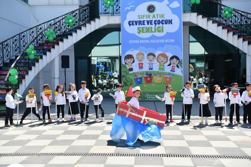 Çocukların Atık Malzeme Defilesi İlgi Gördü