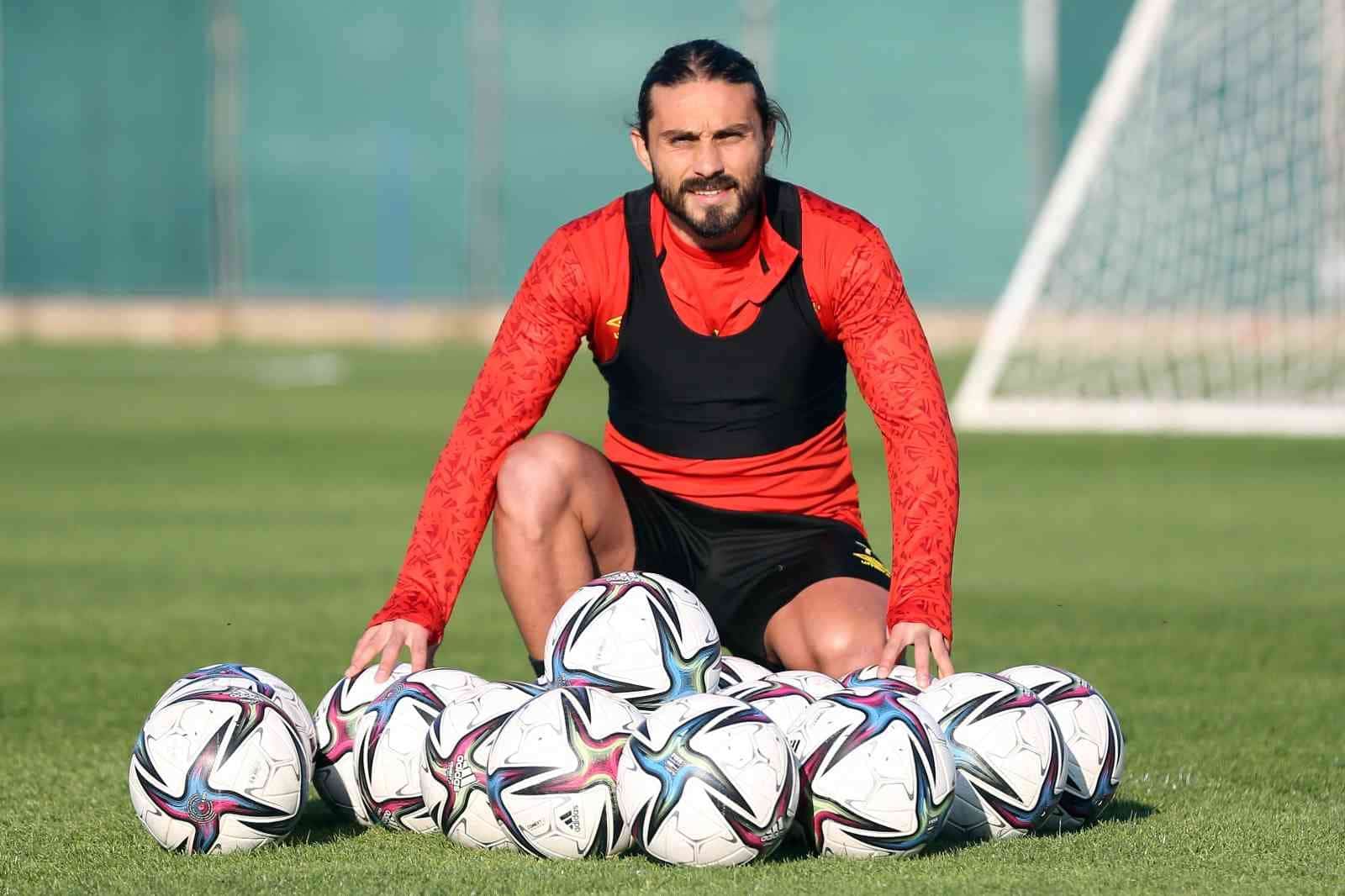 Halil Akbunar: “Fenerbahçe’ye yine gol atmak istiyorum”