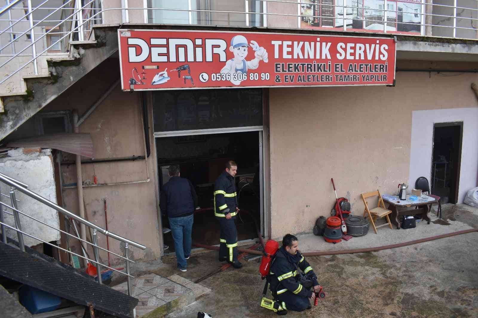 Teknik servis dükkanında çıkan yangın korkuttu