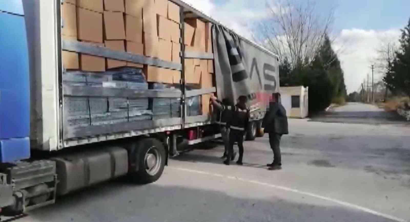 TEM’de 6 milyon 620 bin kaçak makaron ele geçirildi