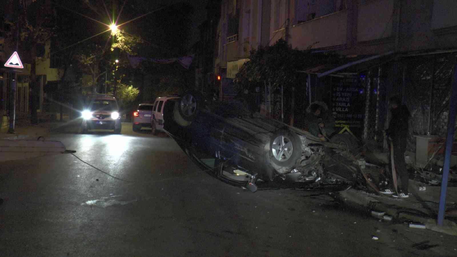 Sancaktepe’de tartıştığı vatandaşların üzerine aracı sürdü, araçla takla atınca bırakıp kaçtı