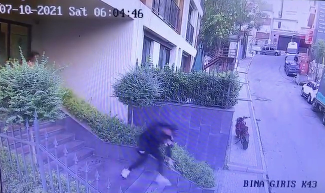 Beyoğlu’nda gasp içinde gasp kamerada