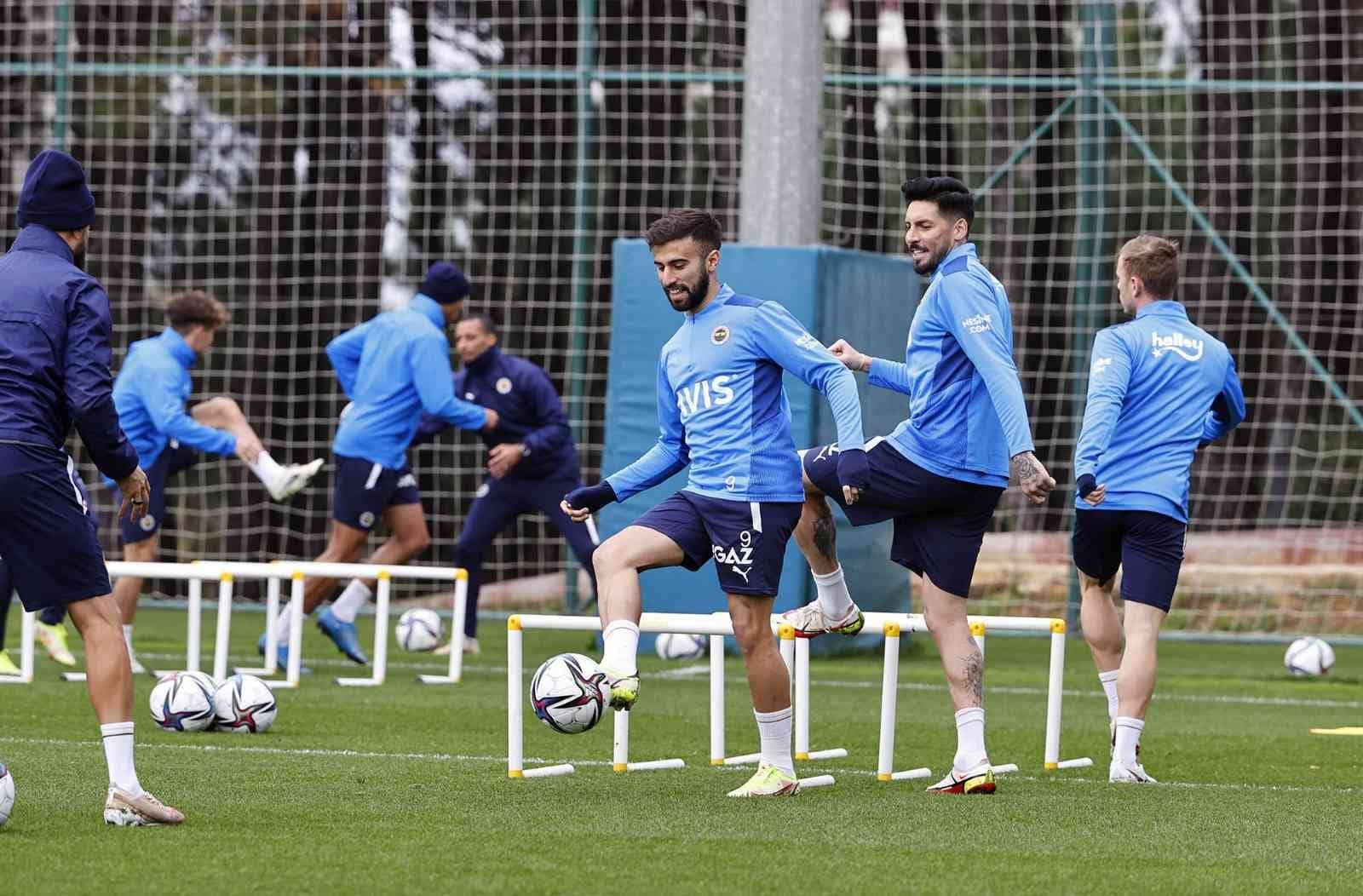 Fenerbahçe’de Altay ve Gustavo bireysel antrenmanlara başladı