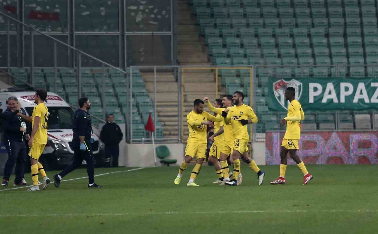 Spor Toto 1. Lig: Bursaspor: 1 – İstanbulspor: 3 (İlk yarı sonucu)