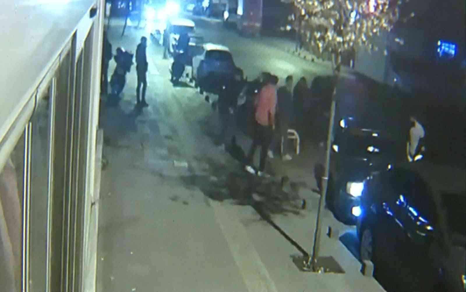 Pendik’te gençlerin ’muştalı’ dehşeti: Yakaladıkları yerde darp ettiler