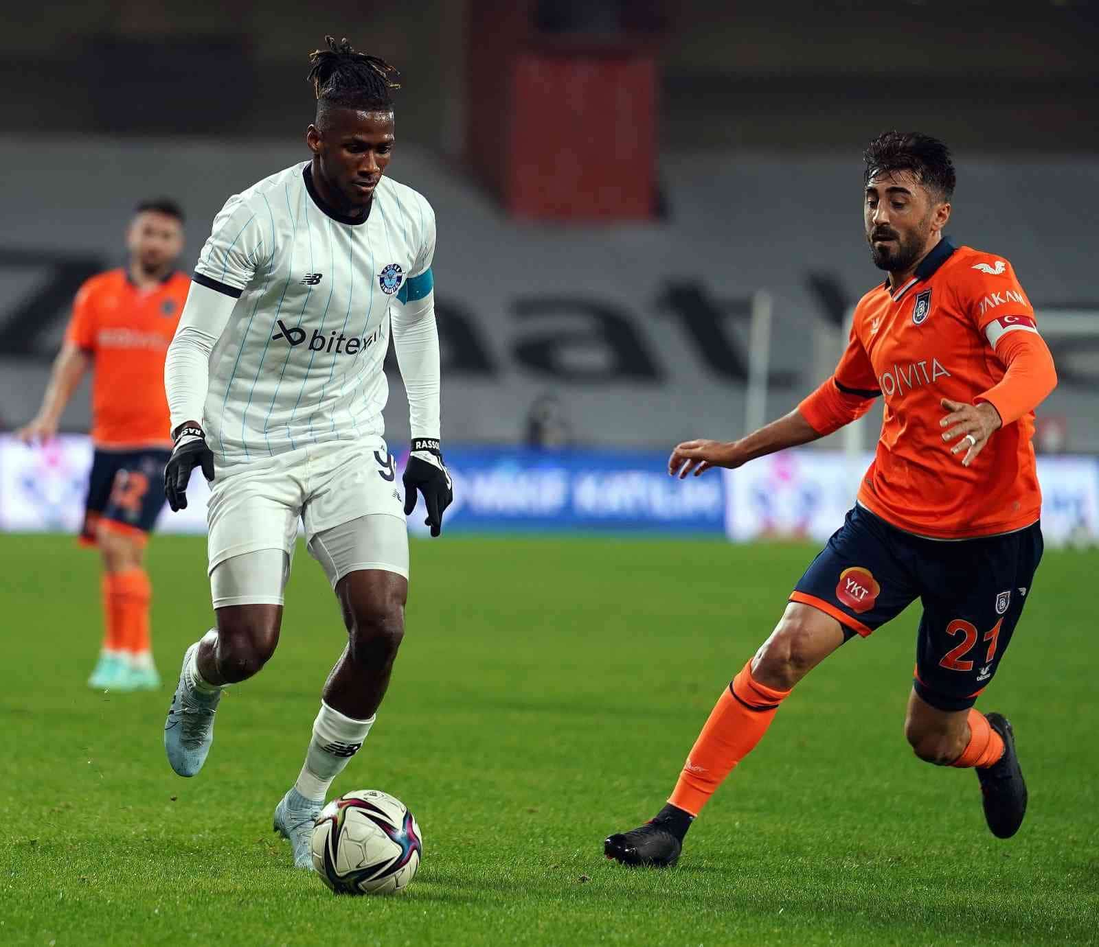 Spor Toto Süper Lig: Medipol Başakşehir: 0 – Adana Demirspor: 0 (İlk yarı)