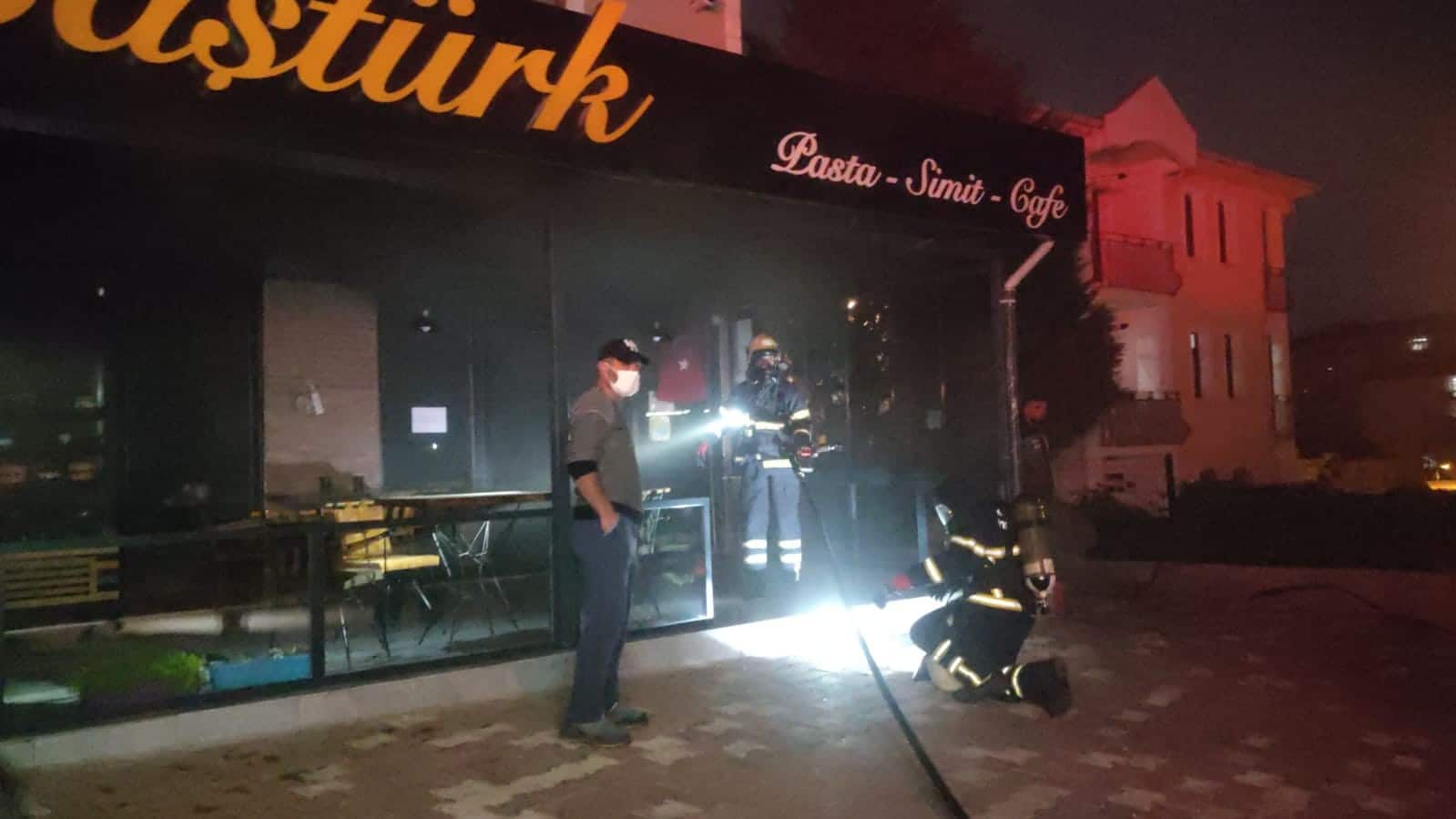 Pastanenin deposunda yangın çıktı