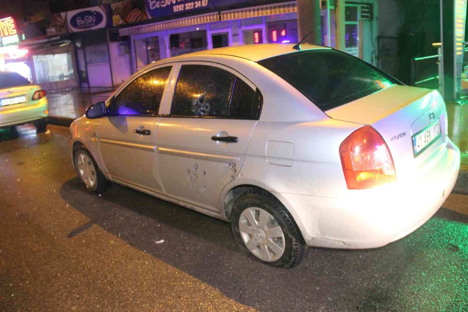 Seyir halindeki otomobili önce takip edildi, sonra kurşun yağmuruna tutuldu