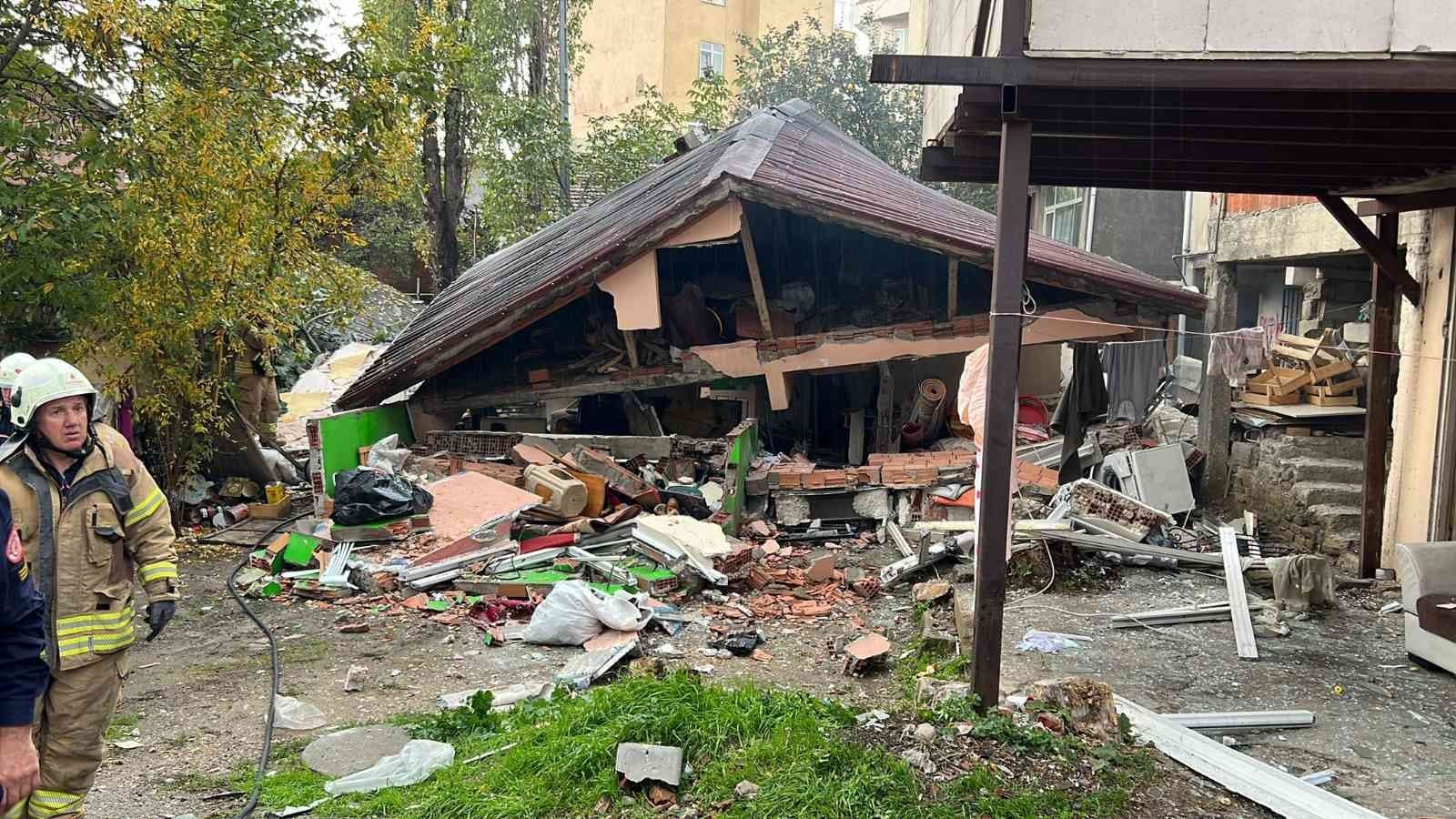 Pendik’te bir binada patlama meydana geldi. Patlama nedeniyle binada çökme meydana gelirken, olayda 1 kişi yaralandı.