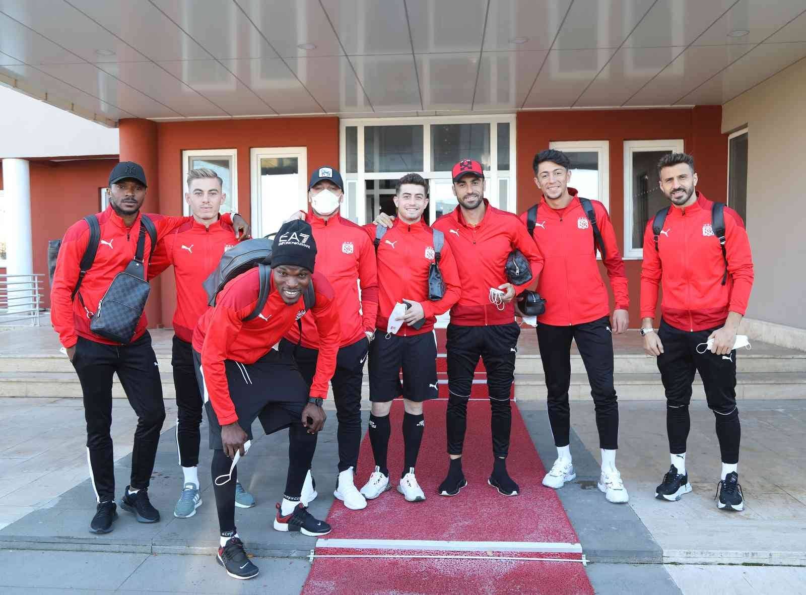 Sivasspor kafilesi Alanya’ya ulaştı