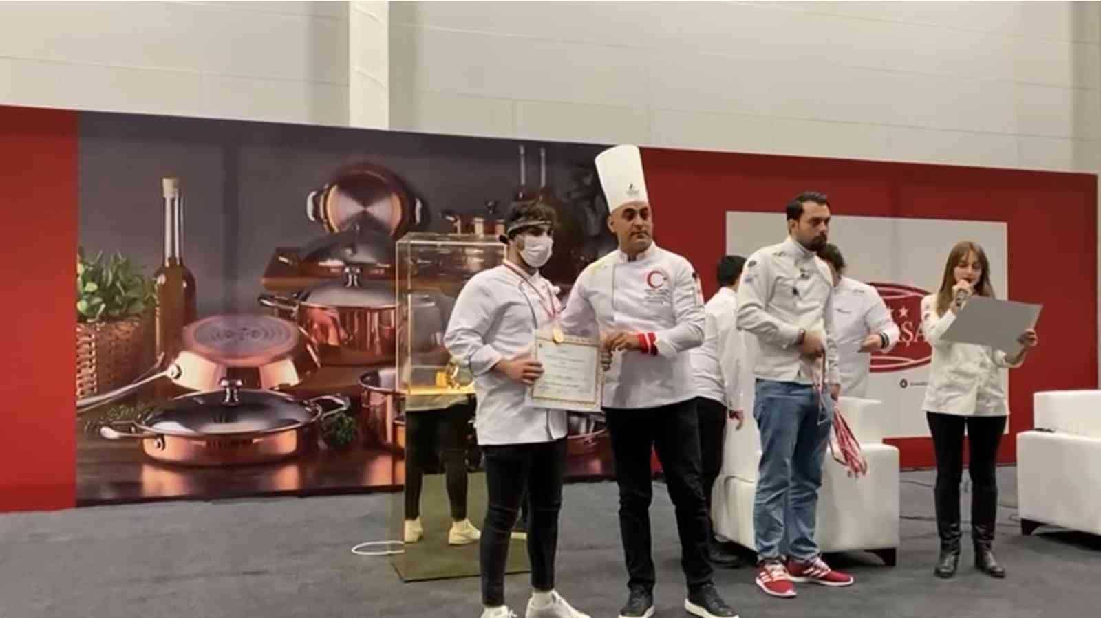 Beyaz Kalpler, bronz madalya ile döndü