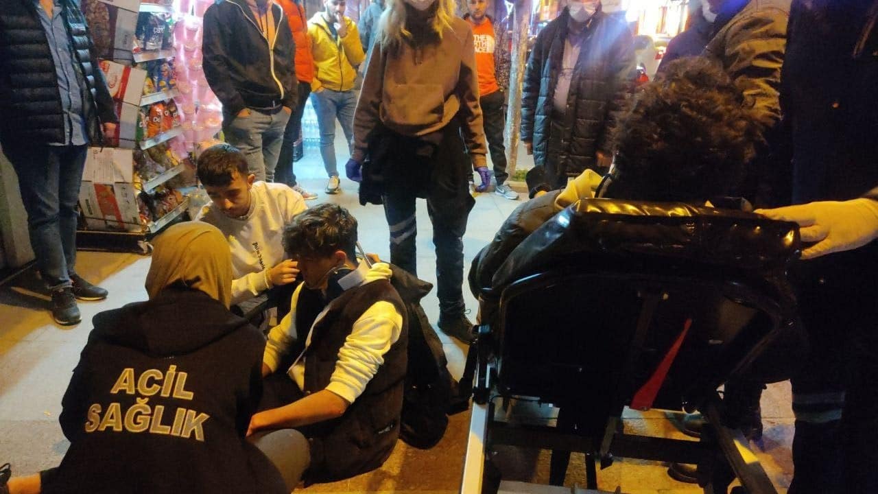 Motosiklet yayaya çarptı: 2 yaralı