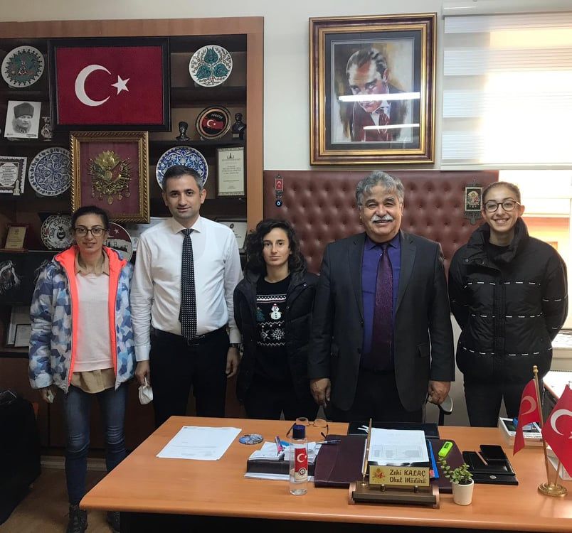 Kadın futbolculara Halk Eğitim Merkezi desteği