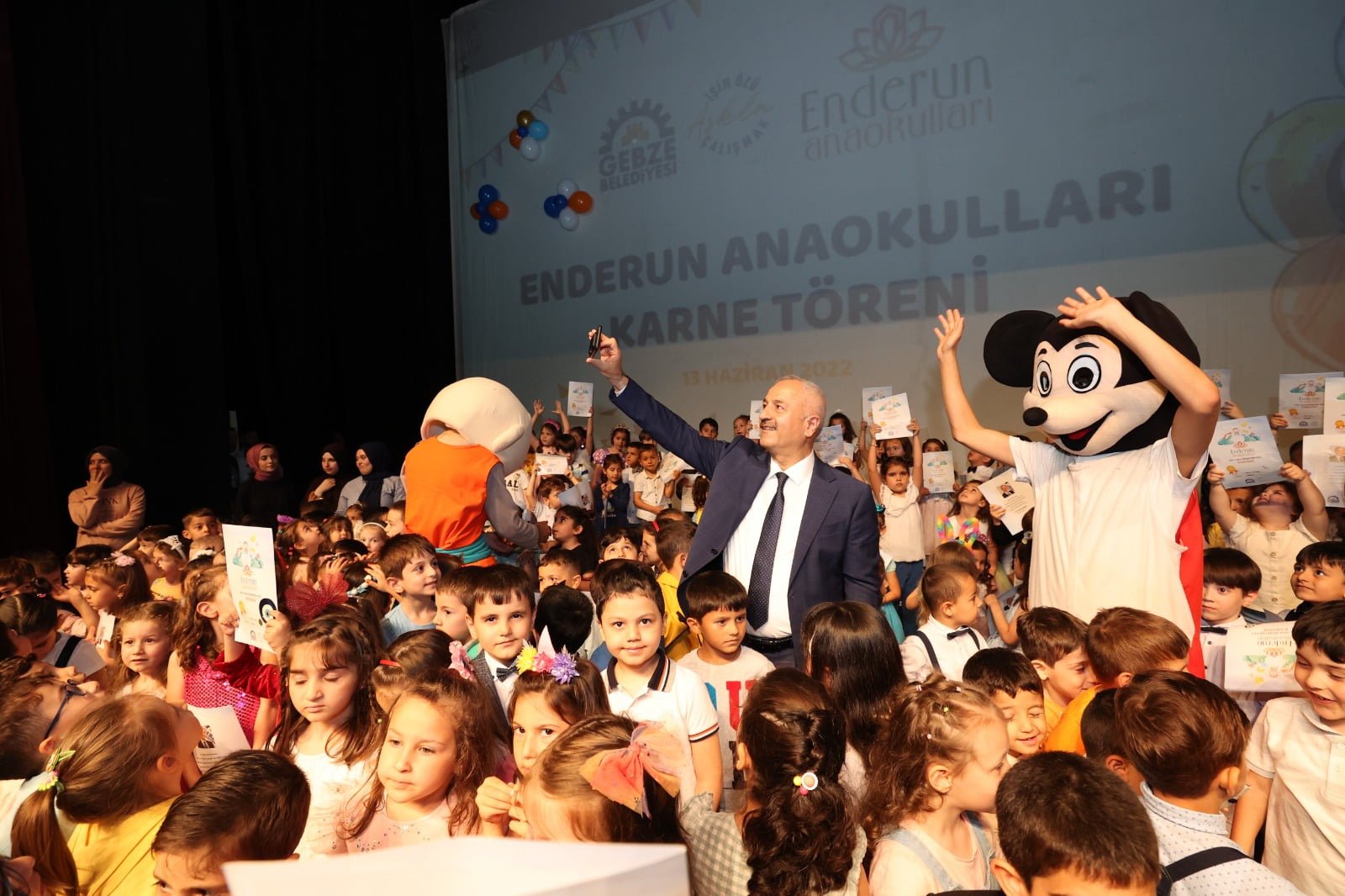 Enderunlu Minikler Karnelerine Kavuştu