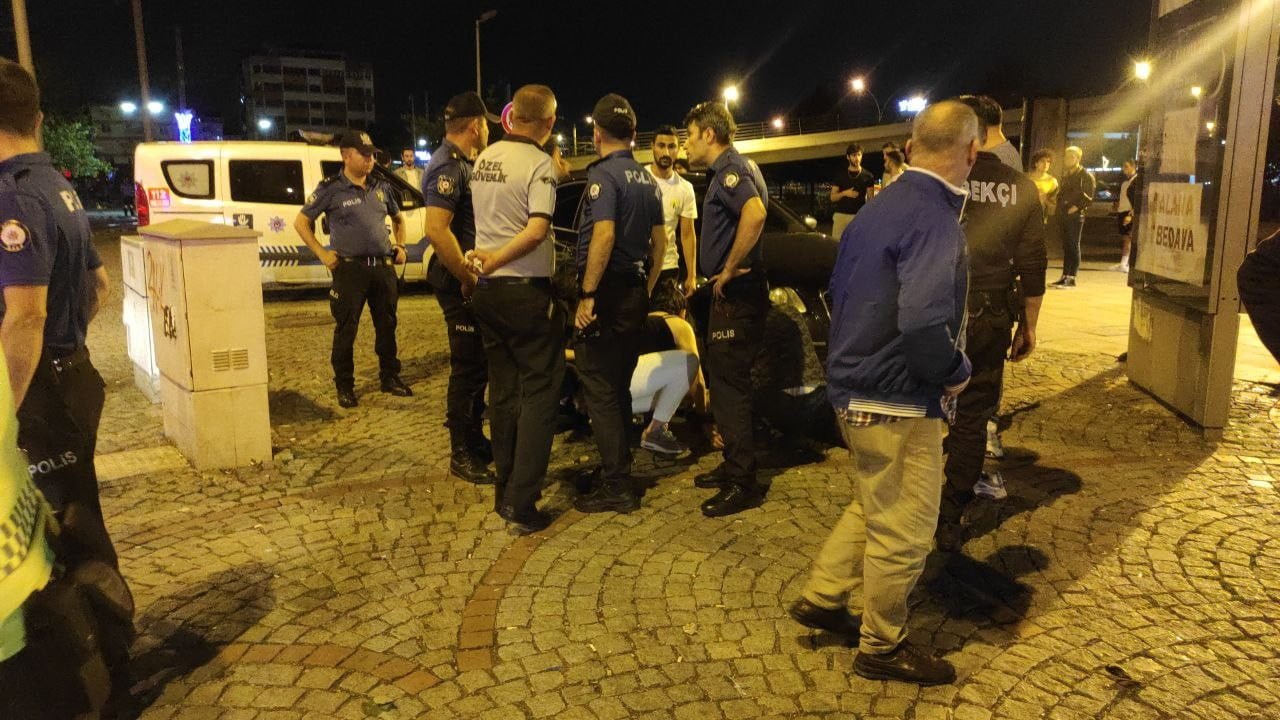 Şehrin Ortasında Bıçaklar Çekildi