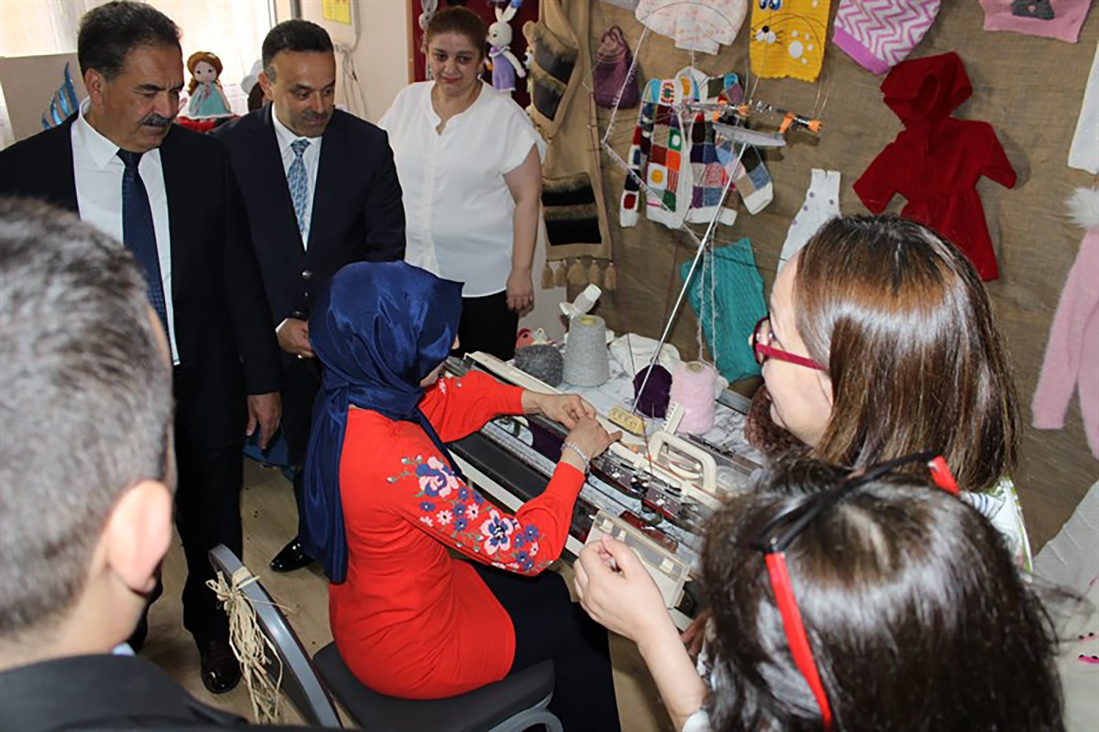 Güler’den Halk Eğitim Sergisi Açılışı