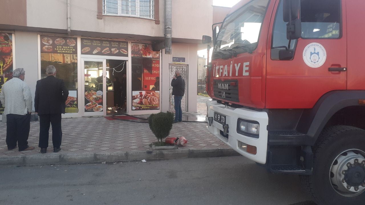 Kebapçı Dükkanında Çıkan Yangın Korkuttu