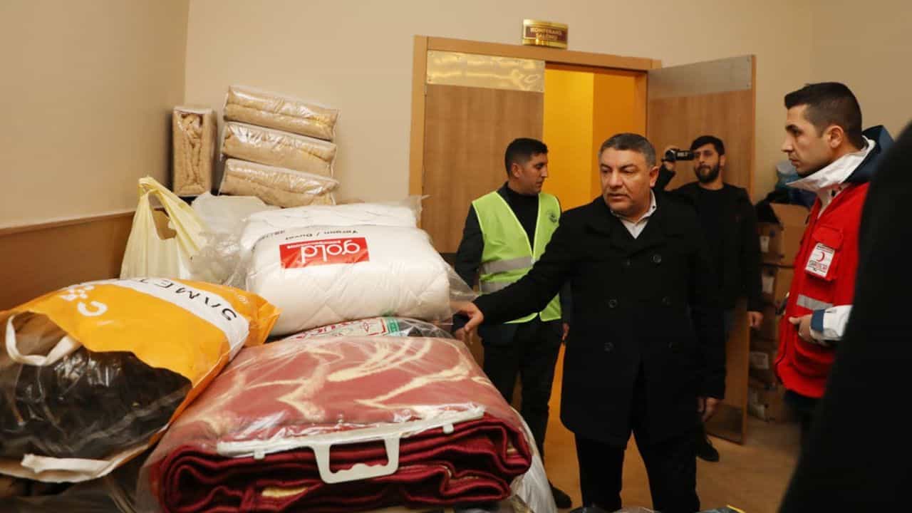 Gebze bölgesi depremzedeler için tek yürek oldu Gebze bölgesi depremzedeler için tek yürek oldu