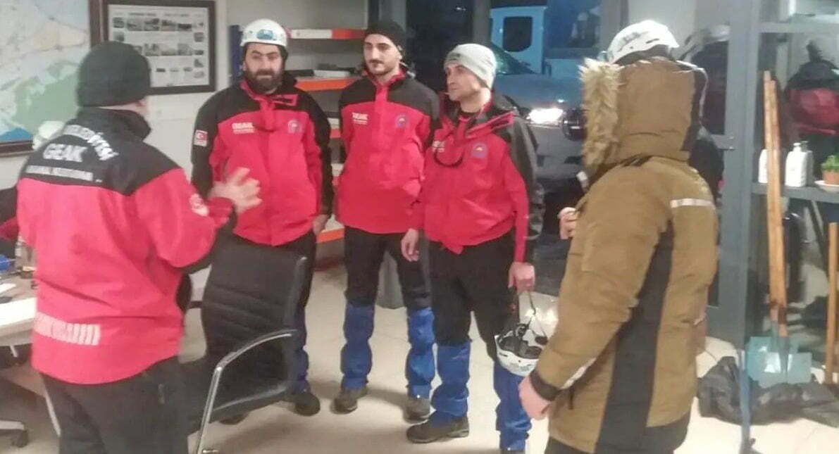 Gebze bölgesi depremzedeler için tek yürek oldu Gebze bölgesi depremzedeler için tek yürek oldu