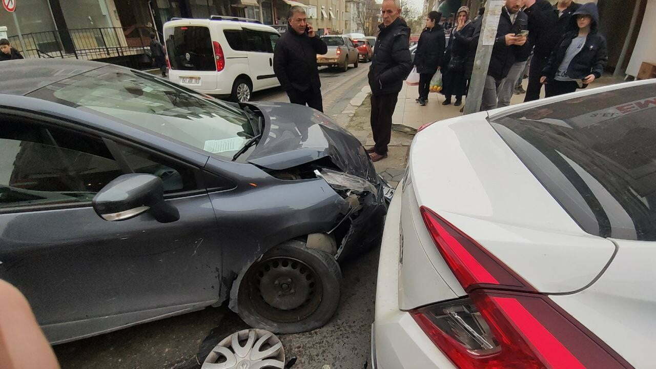 SON DAKİKA! GEBZE'DE OTOMOBİL İLE TİCARİ ARAÇ ÇARPIŞTI SON DAKİKA! GEBZE'DE OTOMOBİL İLE TİCARİ ARAÇ ÇARPIŞTI