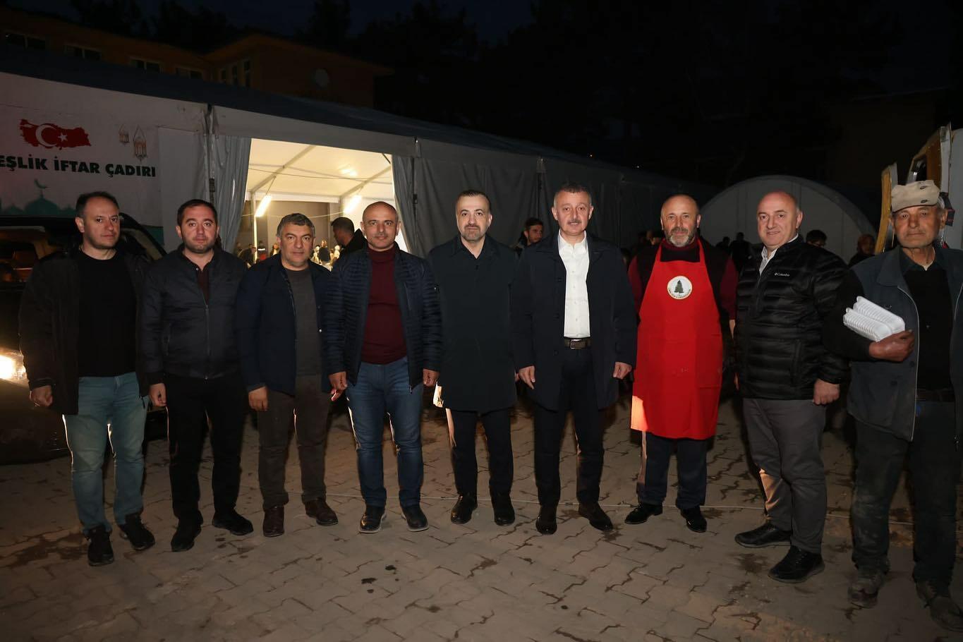 AK Kocaeli, İlk İftarı Deprem Bölgesinde Açtı