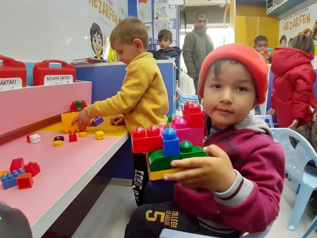 ’Beyoğlu Mobil Anaokulu’ depremzede çocuklarla buluştu