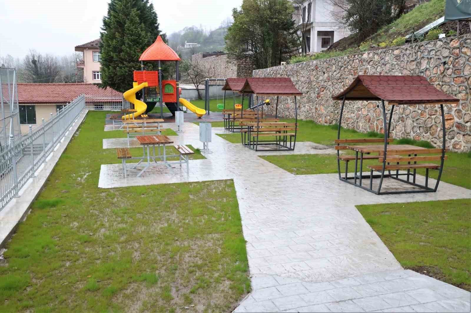 Başiskele’nin yeni parkları göz dolduruyor
