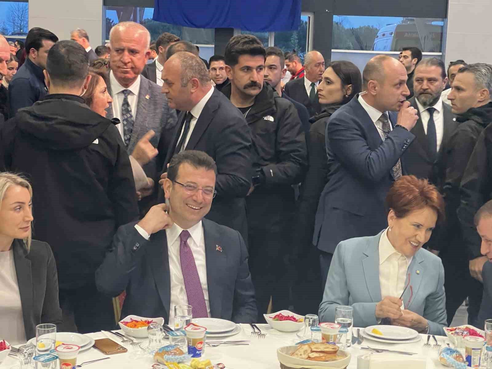 İmamoğlu ve Akşener, İstanbul’daki muhtarlar ile iftarda bir araya geldi