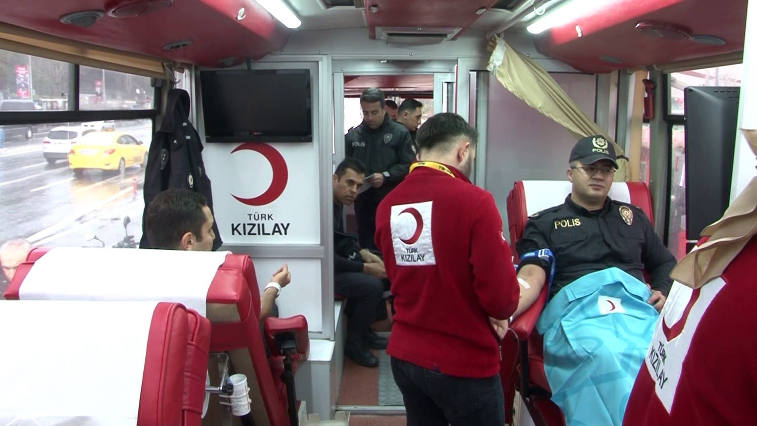 Şişli Emniyet Müdürlüğü ekipleri Kızılay’a kan bağışladı