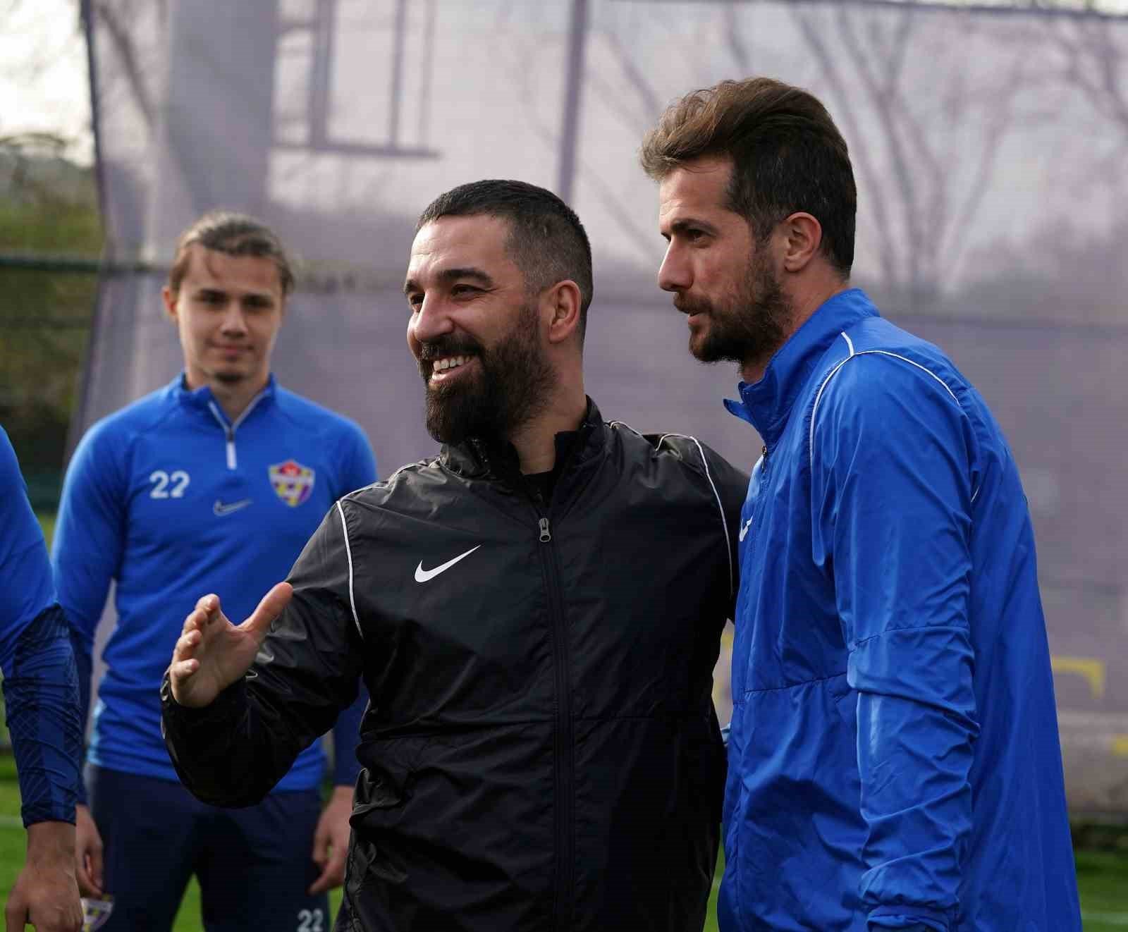 Arda Turan, Eyüpspor ile ilk antrenmanına çıktı