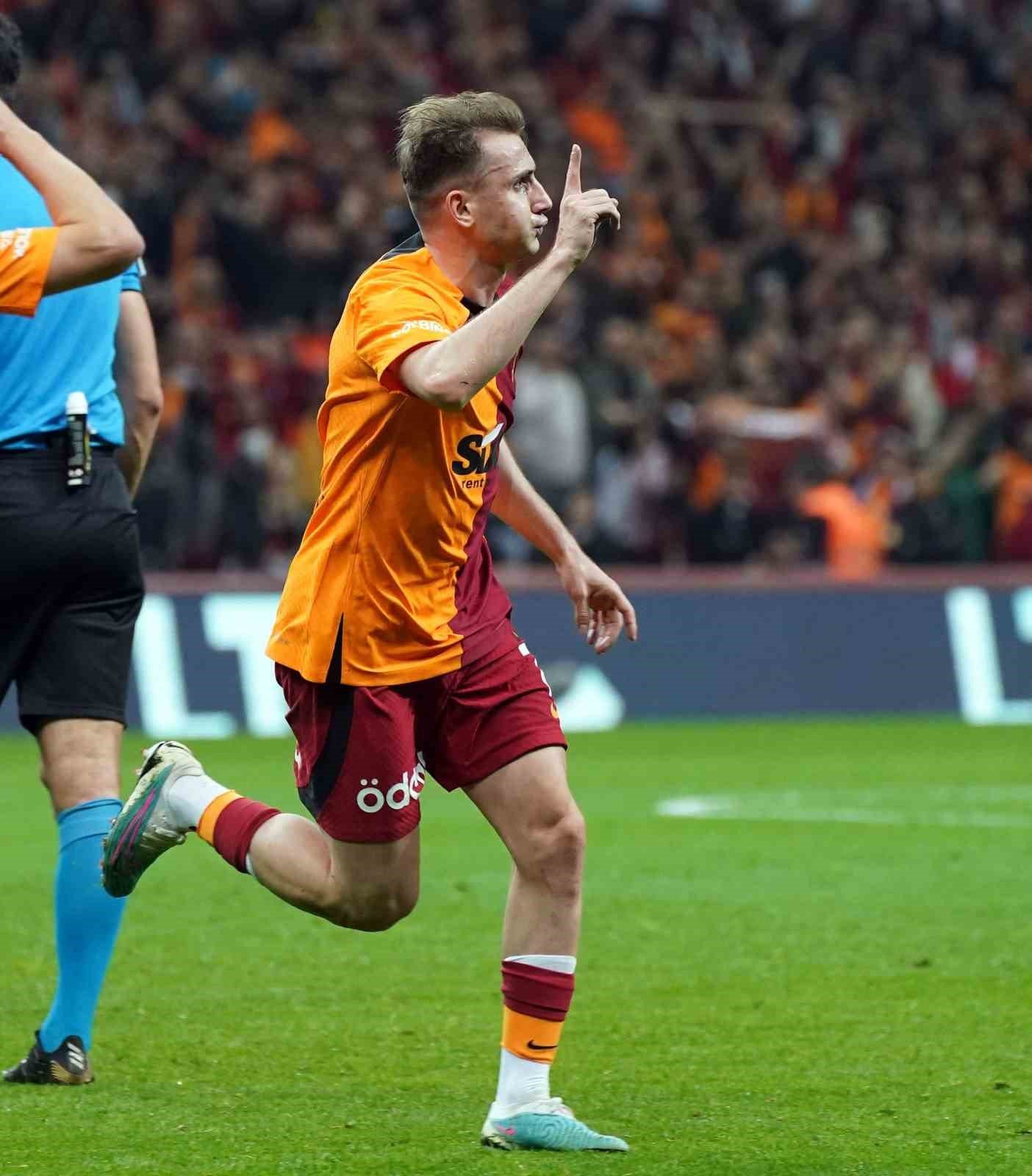 Kerem Aktürkoğlu’nun ligdeki 8. gol sevinci