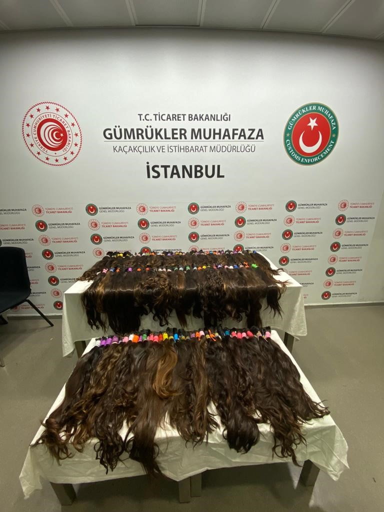 Sabiha Gökçen’de valiz içerisinde kilolarca insan saçı ele geçirildi