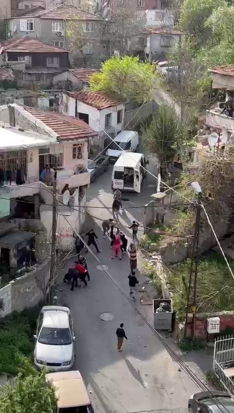 Gaziosmanpaşa’da sopalı ‘nişan atma’ kavgası kamerada