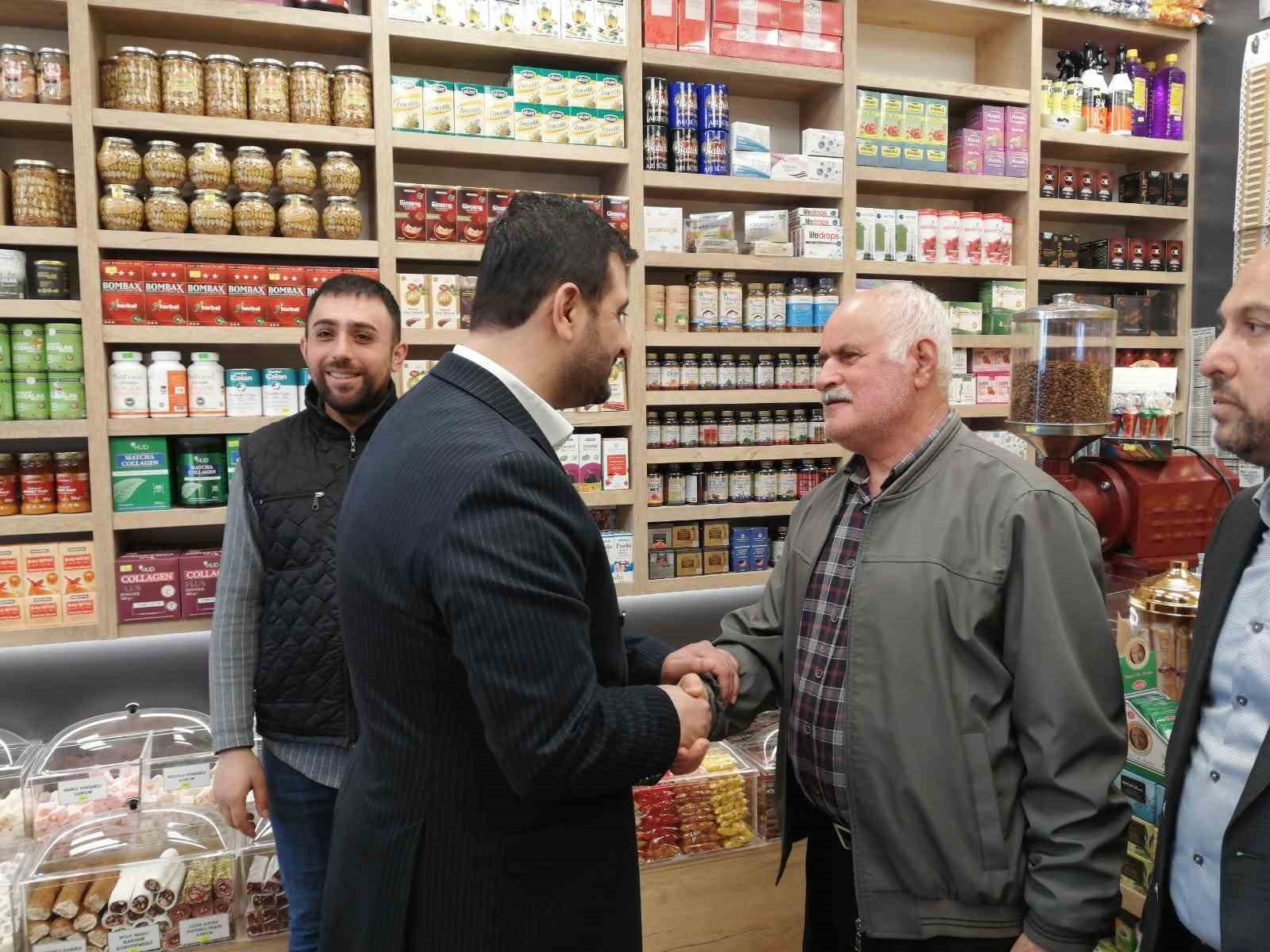 AK Parti İstanbul Milletvekili Adayı Yunus Fırat Aydın, Kartal’da esnafı ziyaret etti