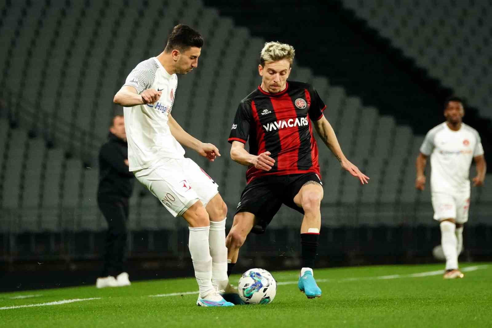 Spor Toto Süper Lig: Fatih Karagümrük: 0 – Ümraniyespor: 0 (Maç devam ediyor)