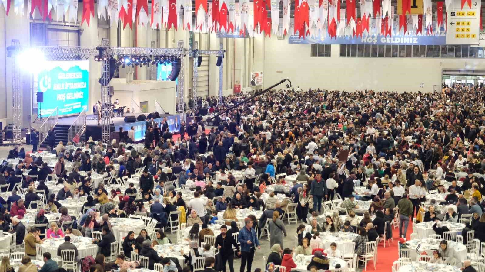 11 ilden gelen depremzedeler Büyük Halk İftarı’nda buluştu