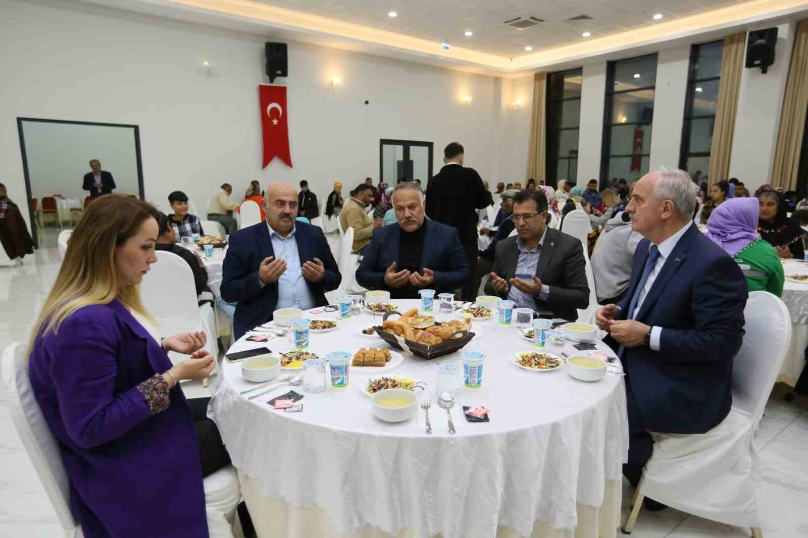 Derinceli Romanlar iftarda buluştu