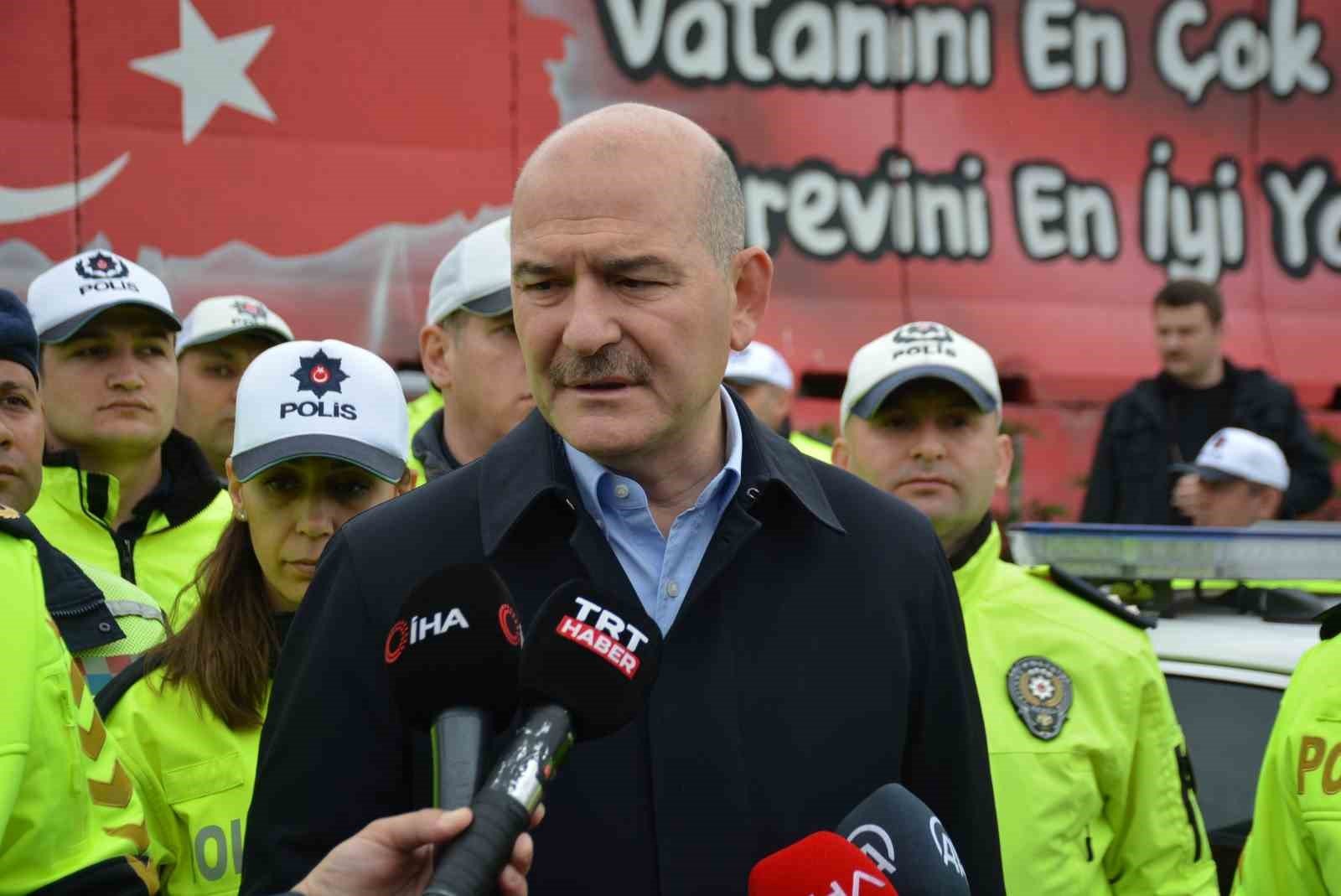 Trafik denetimine katılan Bakan Soylu: “99 bin 245 personelimiz bayram boyunca görev yapacak”