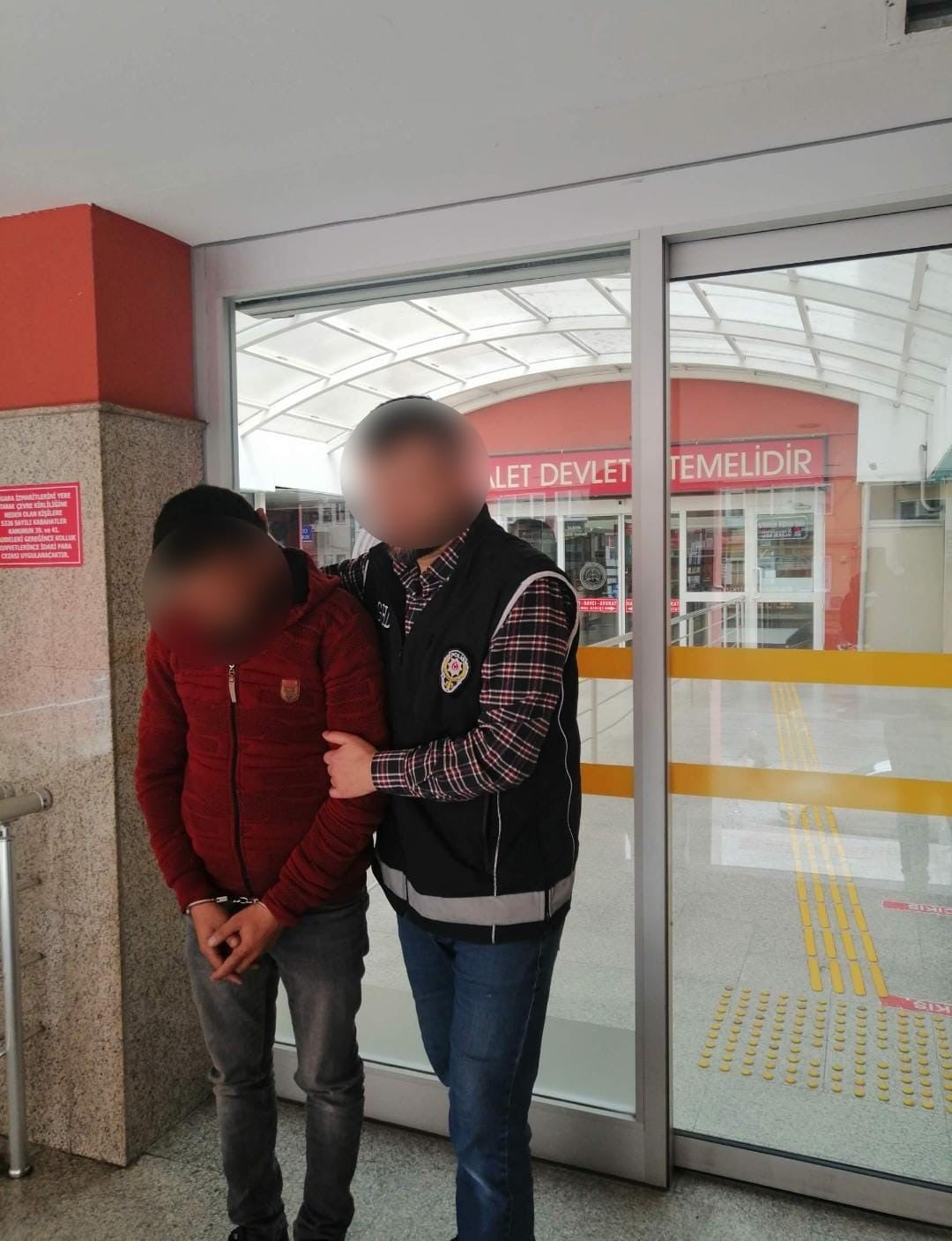 Durdurulan araçtan 6 düzensiz göçmen çıktı